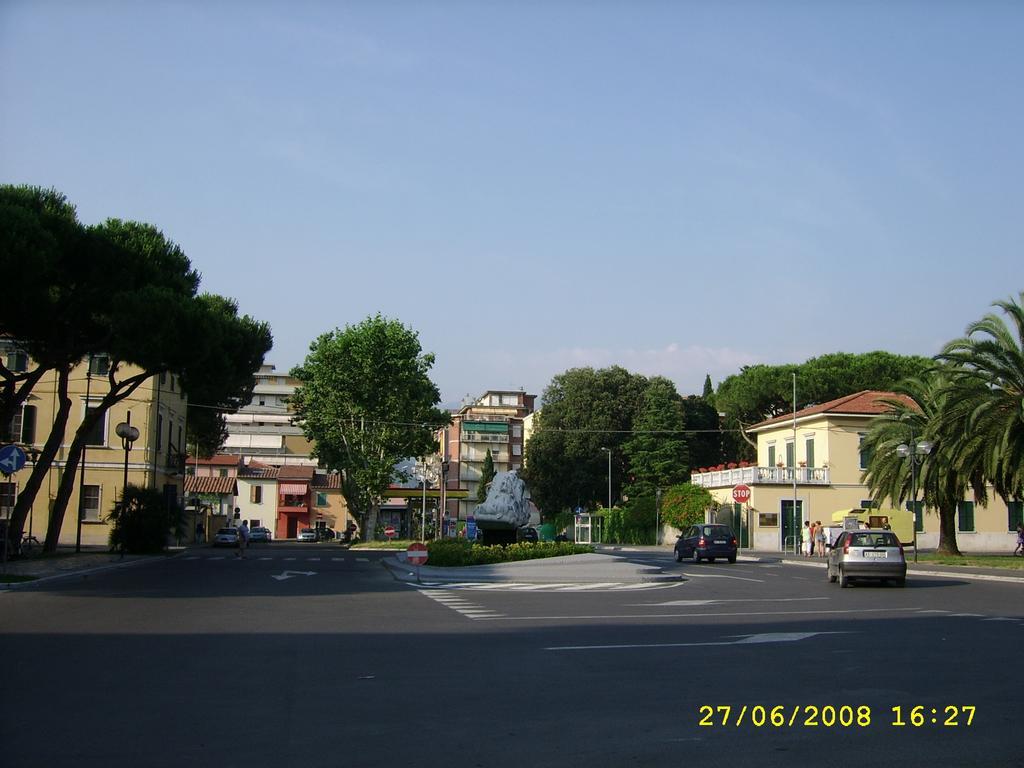 Appartamento Marina Марина-ді-Каррара Екстер'єр фото